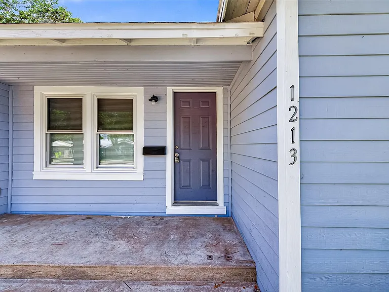 1213 Allen St — Photo 3