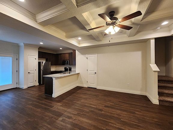 4th image of 324 Untermaier St