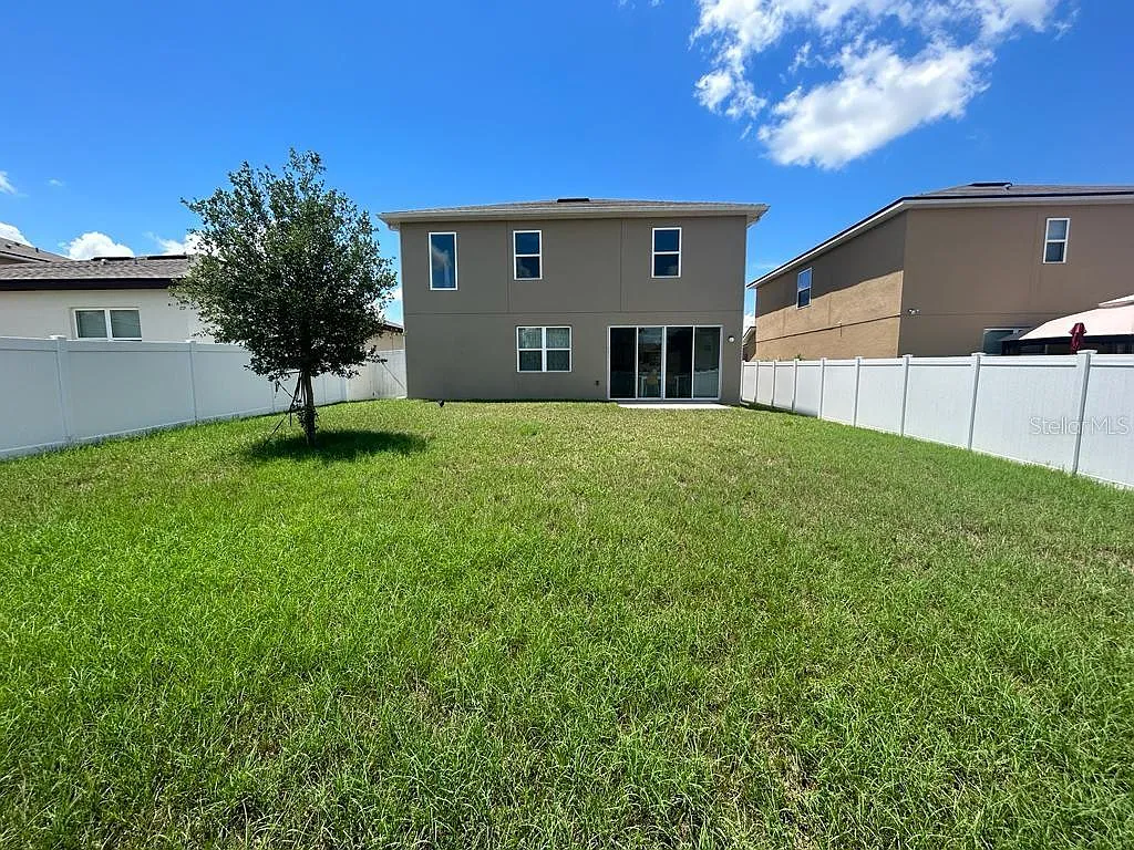 4 bed, 2.5 bath, 1962 sqft, $2,700 — Photo 2