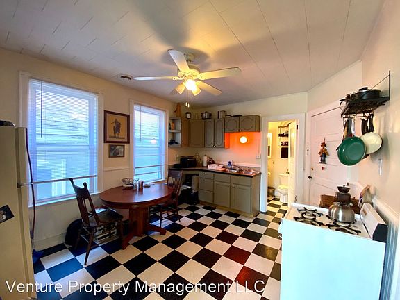 2nd image of 922 E Wright St #2