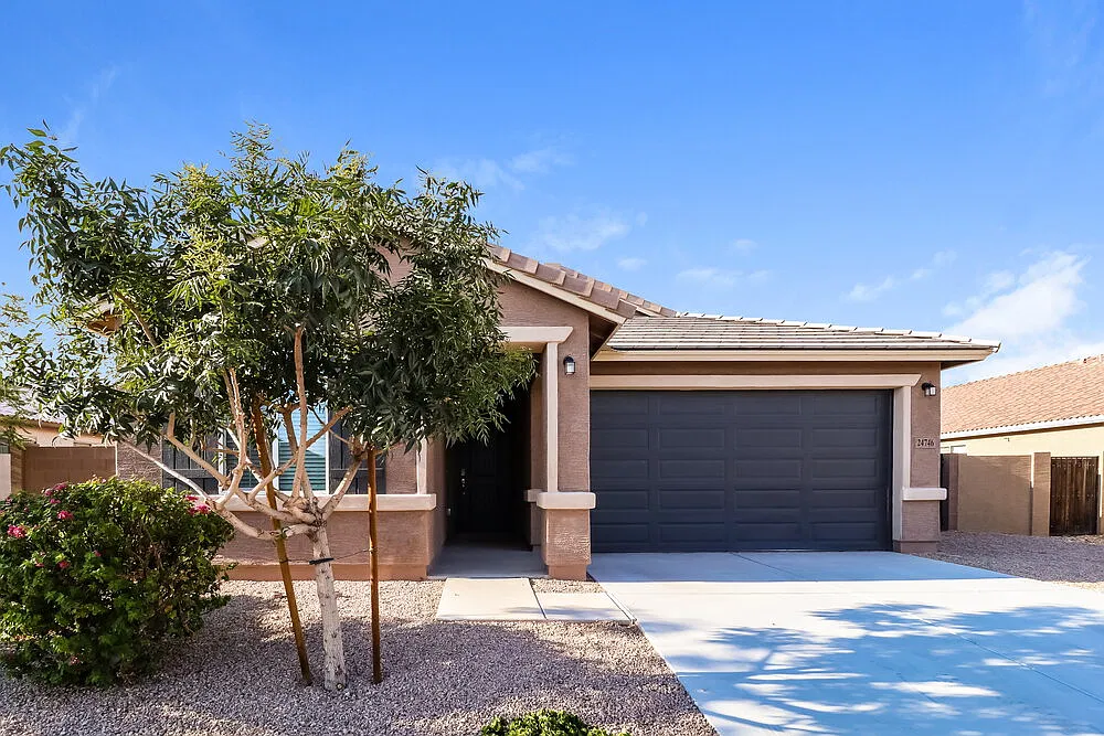 3 bed, 2.0 bath, 1699 sqft, $1,915 — Photo 1