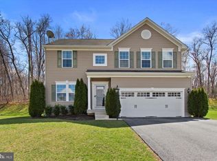 975 Countryside Rd, Seven Valleys, PA 17360