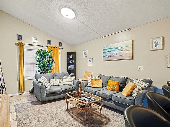 4th image of 401 28th Ave. S