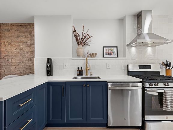 2nd image of 302 4th St APT 1