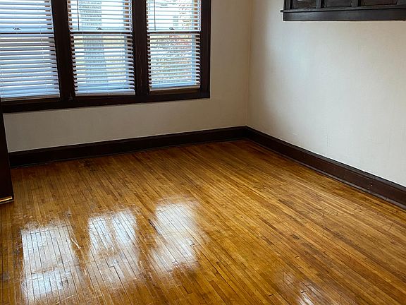 2nd image of 881 27th Ave SE #1