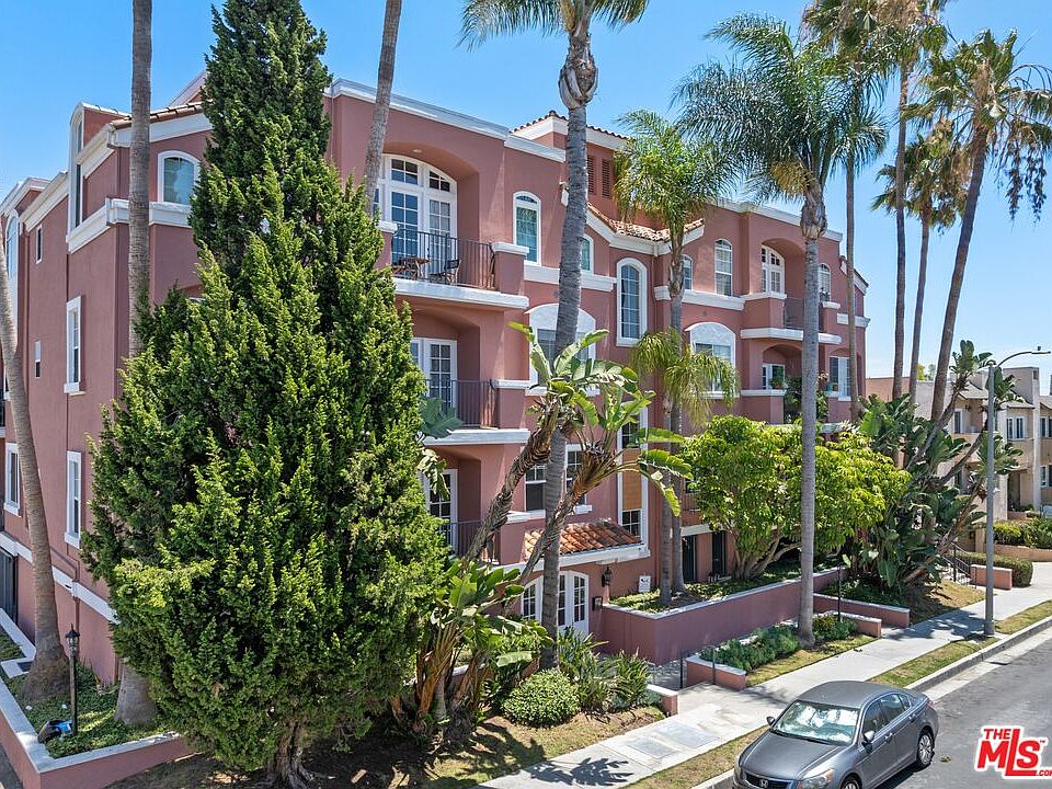 1st image of 1522 S Saltair Ave APT 304