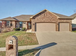 961 East Daisy Falls Drive, Nixa, MO 65714