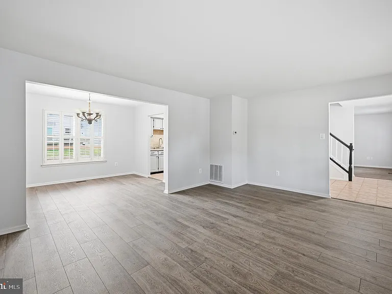 10609 Oxford Ct — Photo 13