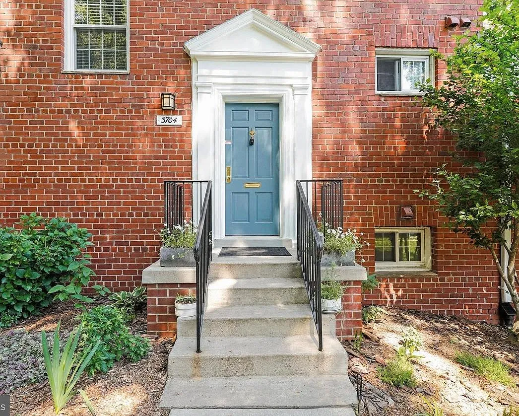 Building Photo - Gunston Rd