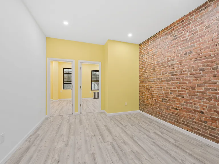 1670 1st Ave #4S — Photo 3