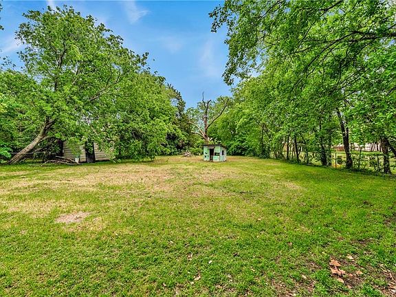 2nd image of 3156 Meadow Oaks Dr
