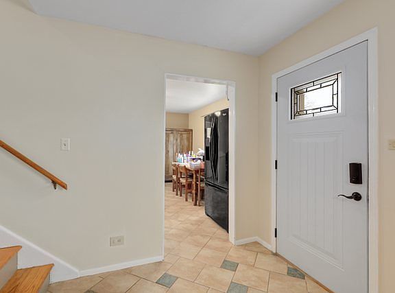 4th image of 1391 Leslie Ln E