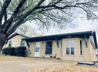 319 E Fairlane Dr, Pilot Point, TX 76258