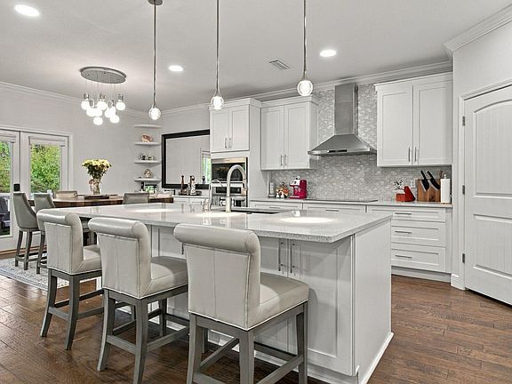5th image of 590 Las Roblas Grande Dr