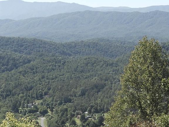 3rd image of 18 Autumn Ridge Way