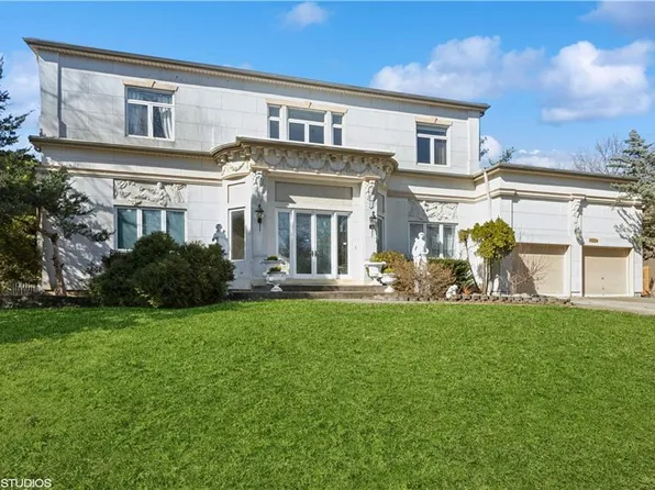 11224 Rosewood St, Leawood, KS 66211