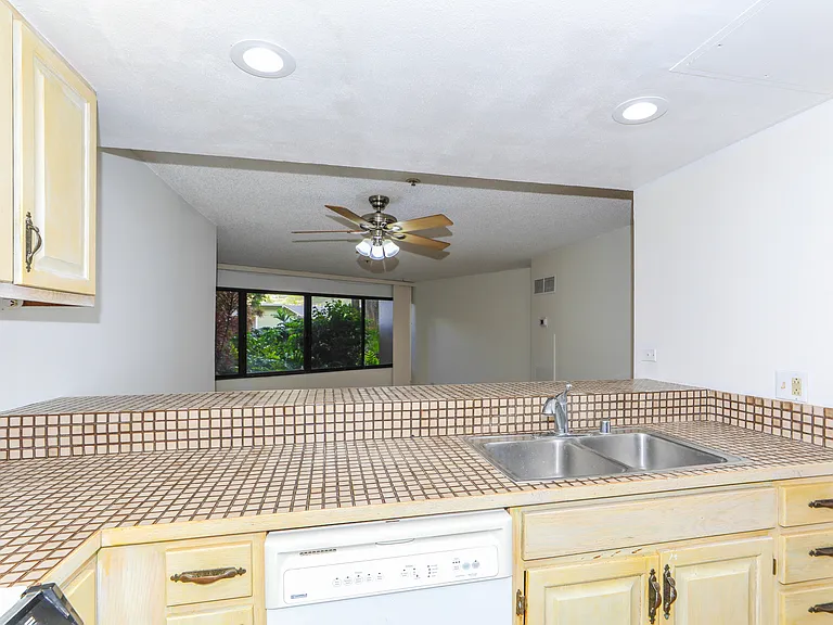555 Hahaione St #B100 — Photo 17
