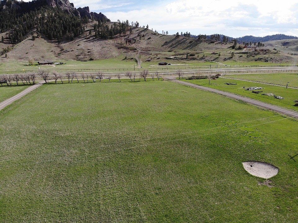 2nd image of 3 Meadow Ln