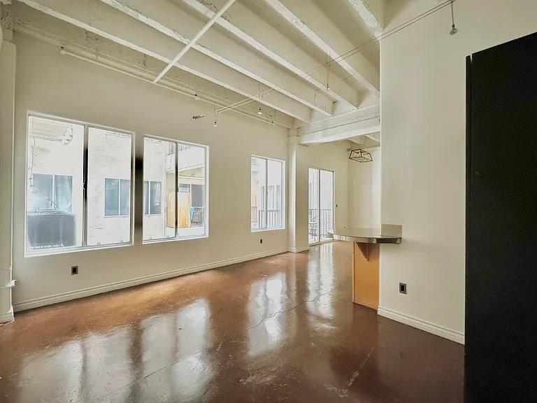 312 W 5th St #521 — Photo 2