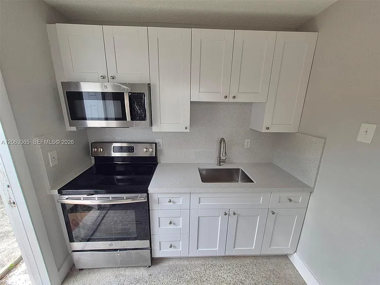 1715 SW 4th St #1717 — Photo 8