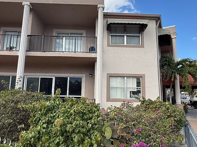 Royal Palms at Lauderhill — Photo 27