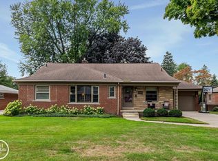 715 S Renaud Rd, Grosse Pointe Woods, MI 48236