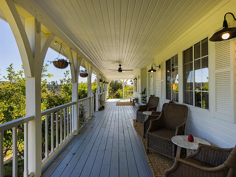 Loma Dr — Photo 28