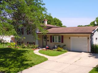182 Lincolnshire Dr, Crystal Lake, IL 60014