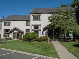 569 Dell Pl BLDG 5 #69, Stanhope Boro, NJ 07874