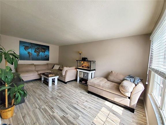 2nd image of 137 Drury Ln #137K