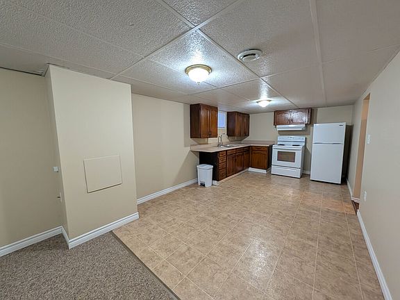 2nd image of 19 Lora St #2