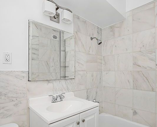 5th image of 411 E 53rd St APT 9G