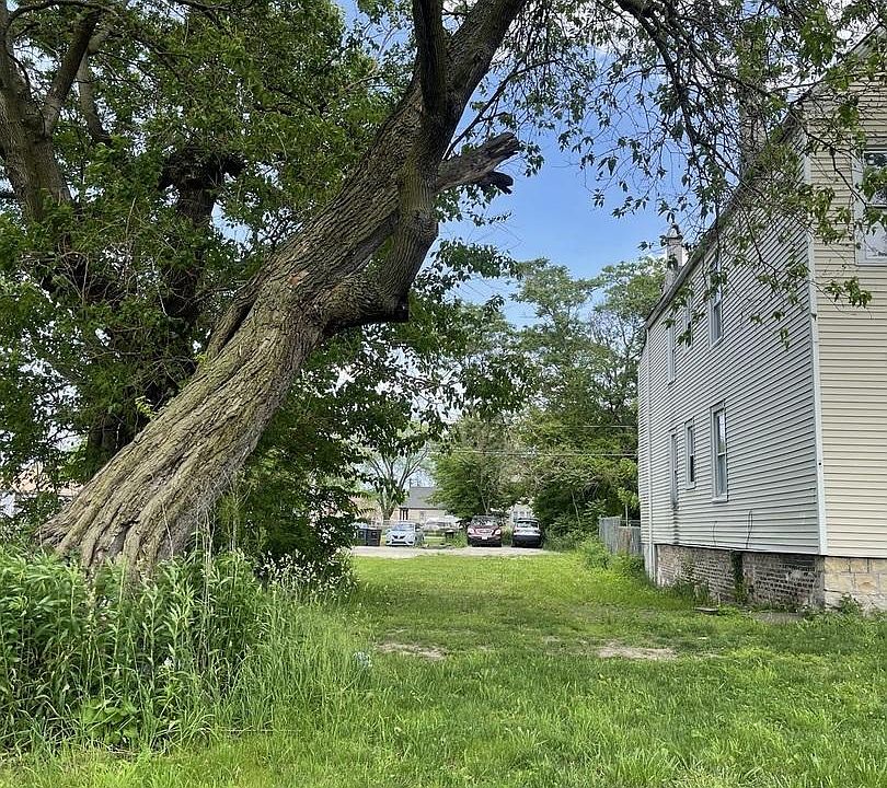 1st image of 6819 S May St