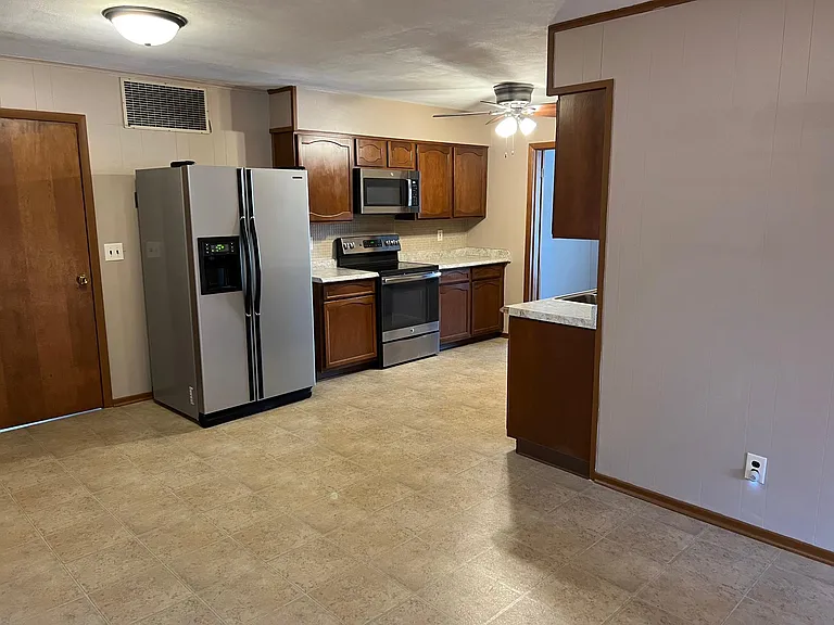 511 N Cherry St — Photo 12