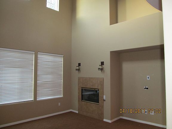 Living Rm-Fireplace