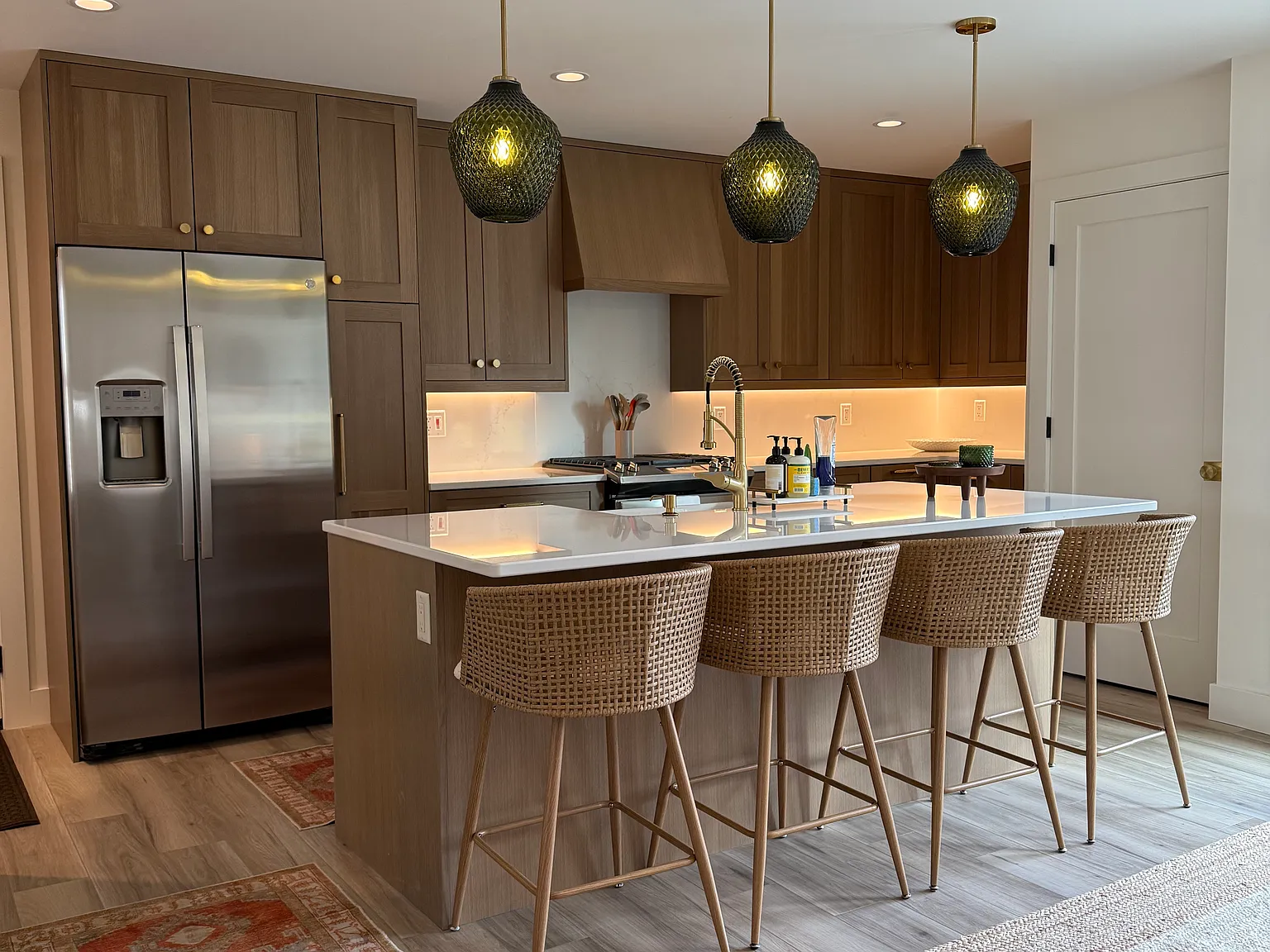3 bed, 2.5 bath, 1700 sqft, $4,000 — Photo 1