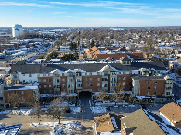 100 N Bokelman St APT 325, Roselle, IL 60172