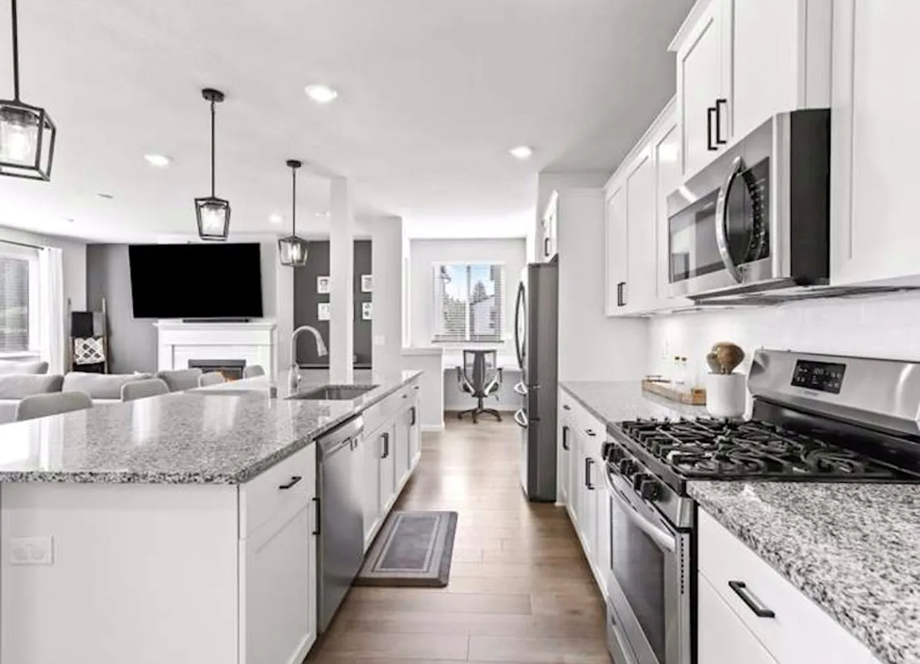 4 bed, 2.5 bath, 2306 sqft, $3,800 — Photo 4