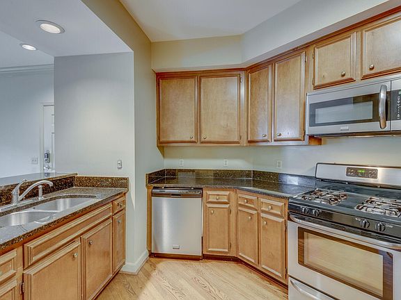 5th image of 2110 Portland Ave APT 105