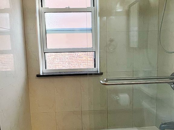 4th image of 811 College Point Blvd #1A