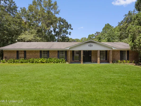 2236 Brookside Dr, Gautier, MS 39553