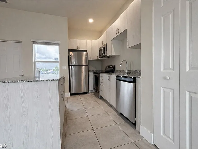 3325 SW 8th Pl #106 — Photo 4