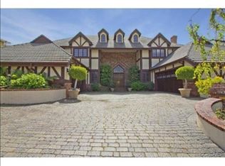 18148 Green Meadow Dr, Encino, CA 91316