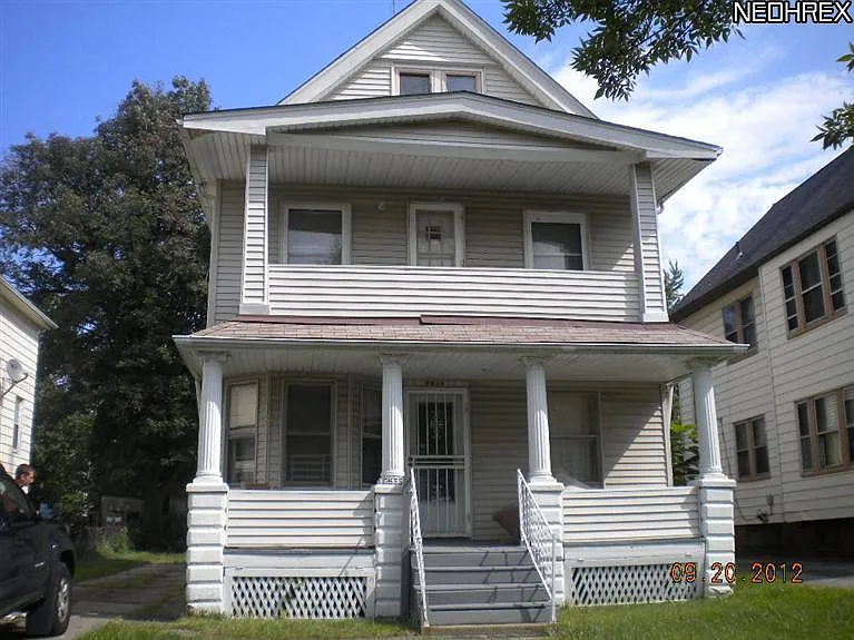 2933 E 128th St photo 1