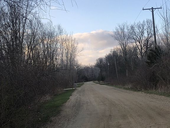 4th image of 687 Green Creek Ln