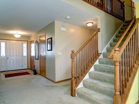3rd image of 404 Stockton Dr