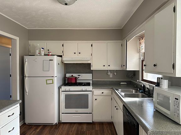 5th image of 405 Robinson Ave