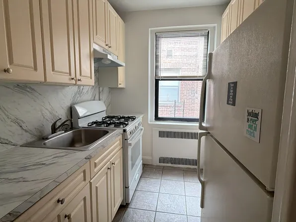 175-05 Wexford Terrace image 1 of 11