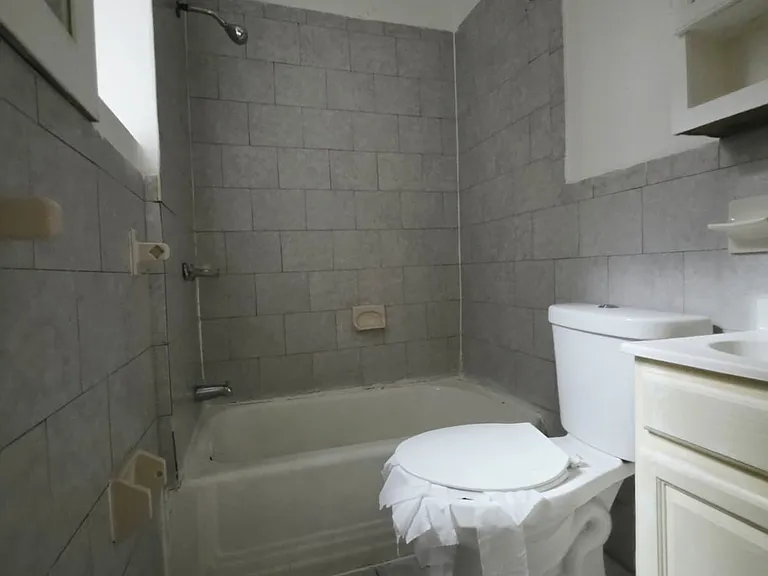 225-227 Clifton Ave #10 — Photo 4