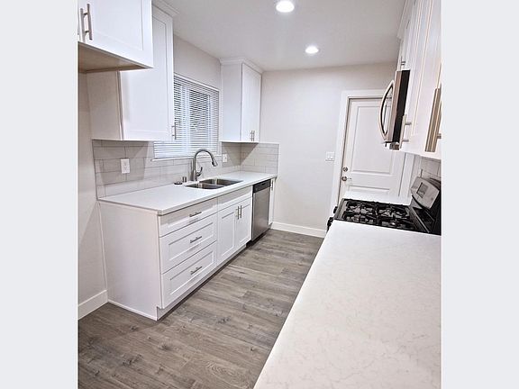 4th image of 6233 Jack London Cir